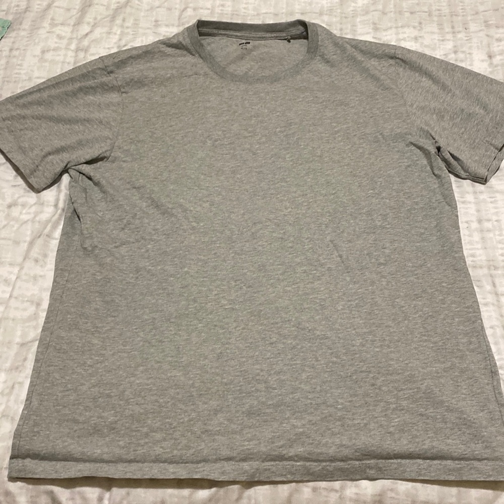 Gray short sleeve shirt from Uni Qlo XL men’s